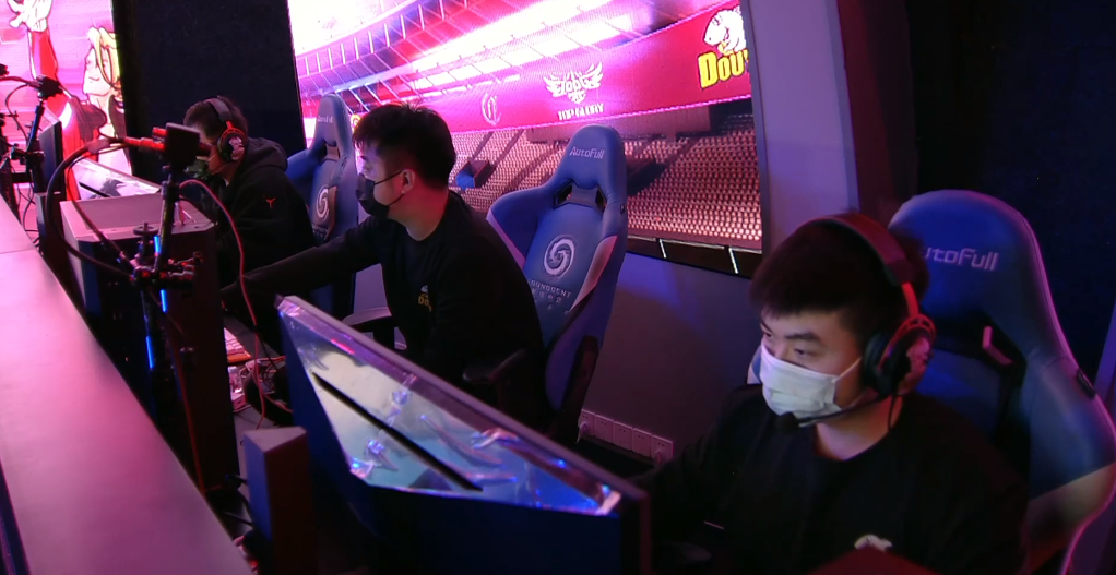 街头篮球 如何才能用出扣篮的动作